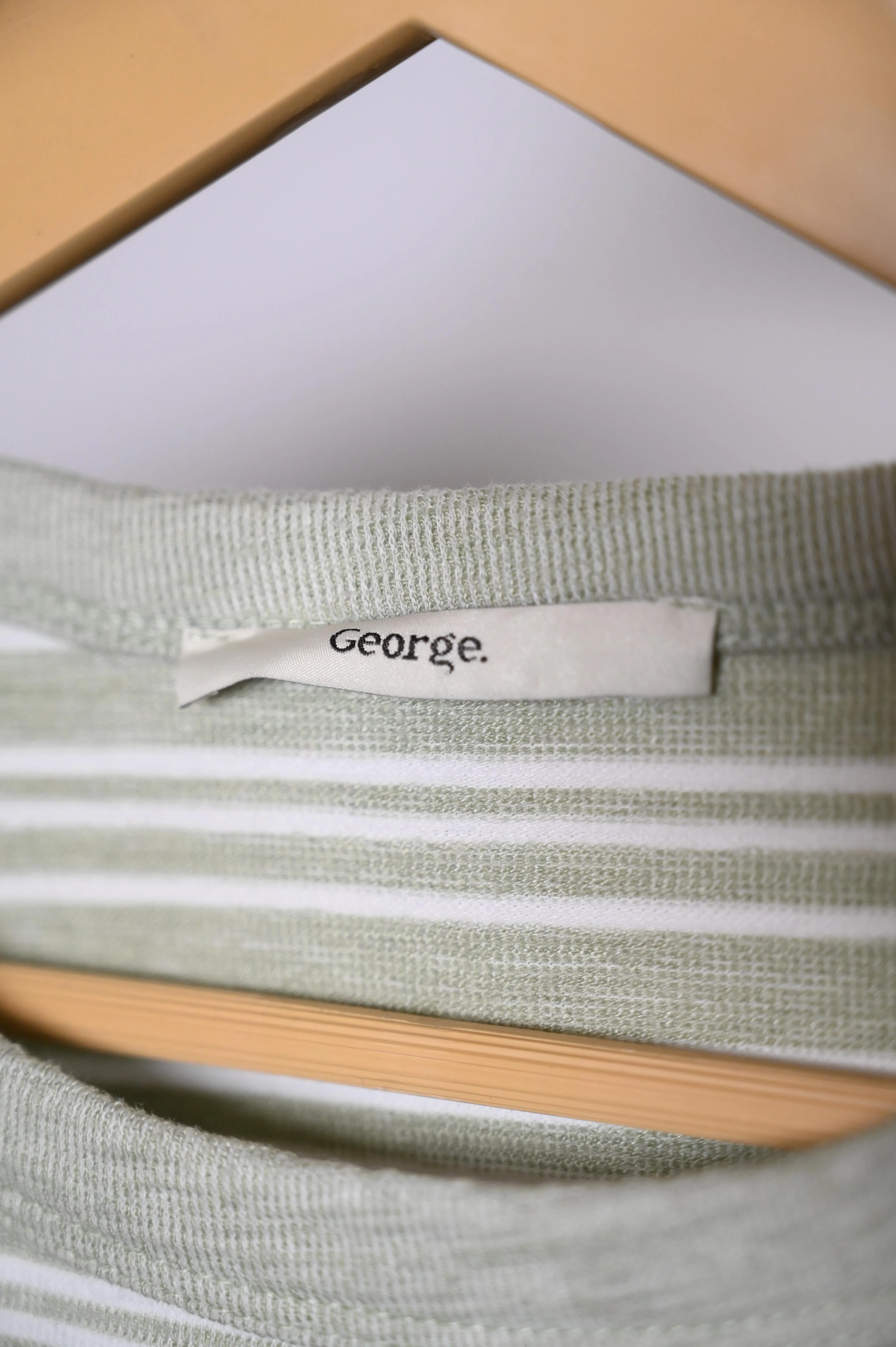 George Green & White Small Sweatshirt