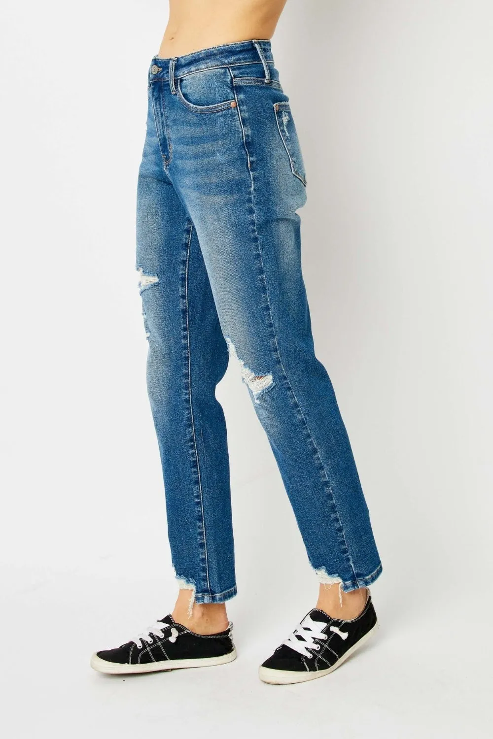 Judy Blue Full Size Distressed Queen of Hearts Boyfriend Fit Jeans