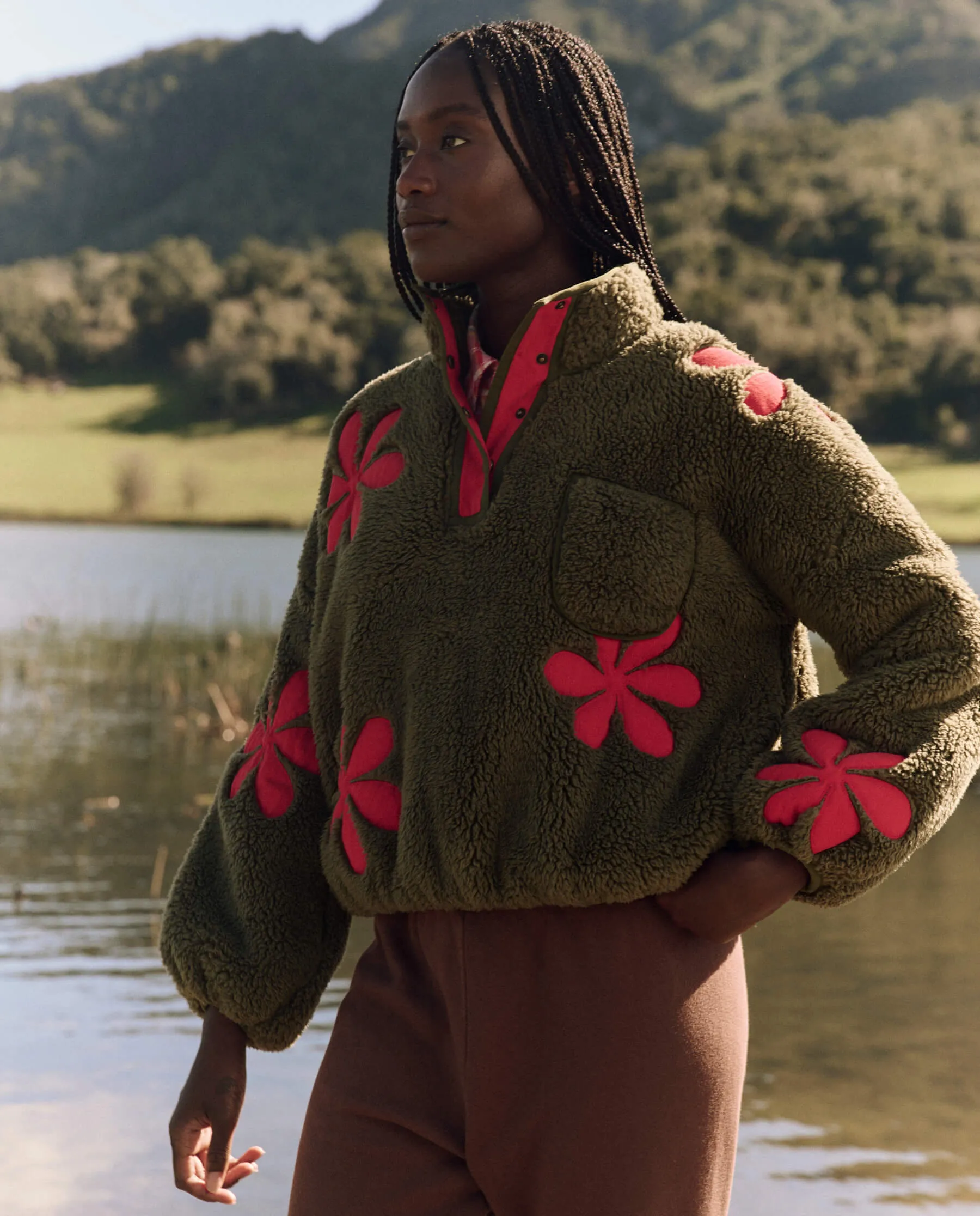 The Great - The Patch Pocket Countryside Pullover with Daisies