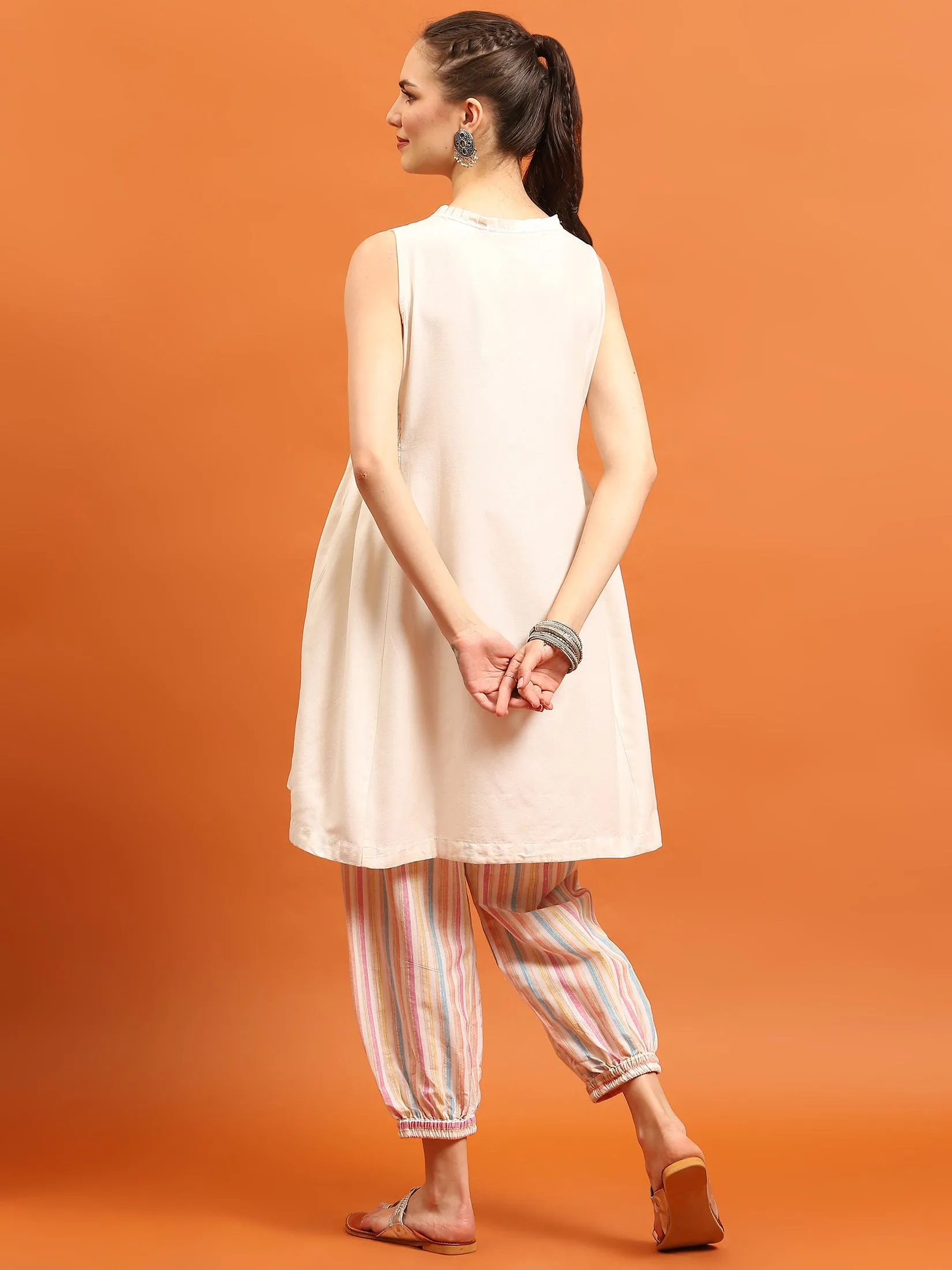 Women Off White Embroidered Kurta With Harem Pant